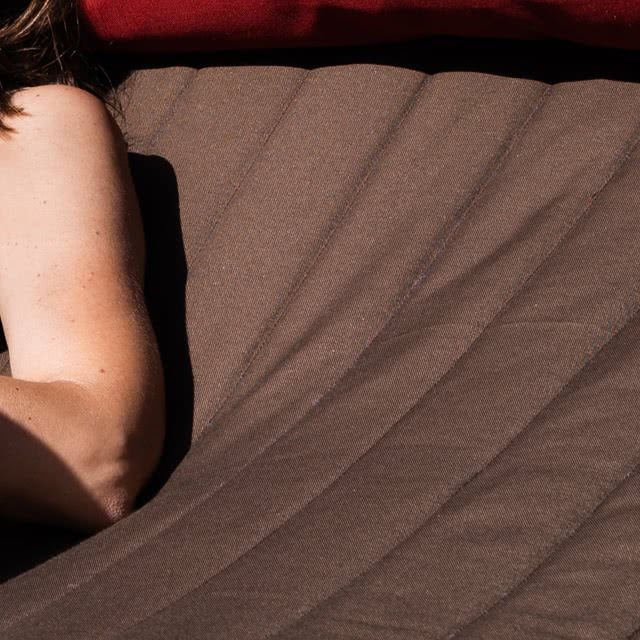 Gefütterter Hängesessel mit Fussablage blau Gefütterter Hängesessel mit Fussablage blau